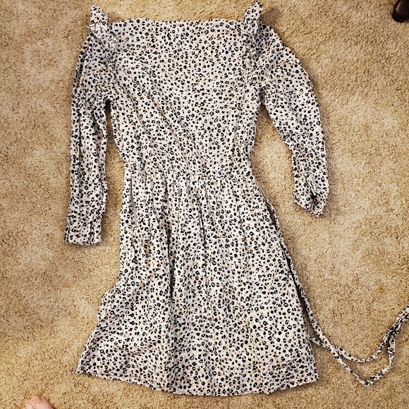 J. Crew v-neck ruffle animal black/tan print Size XXS - Picture 4 of 11